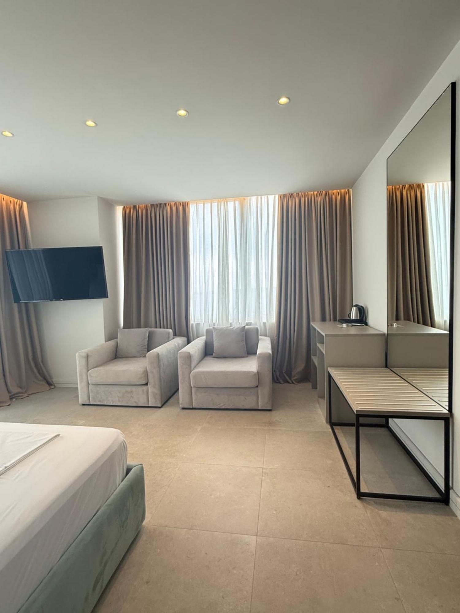 Toto Hotel & Apartments Radhime Exterior photo